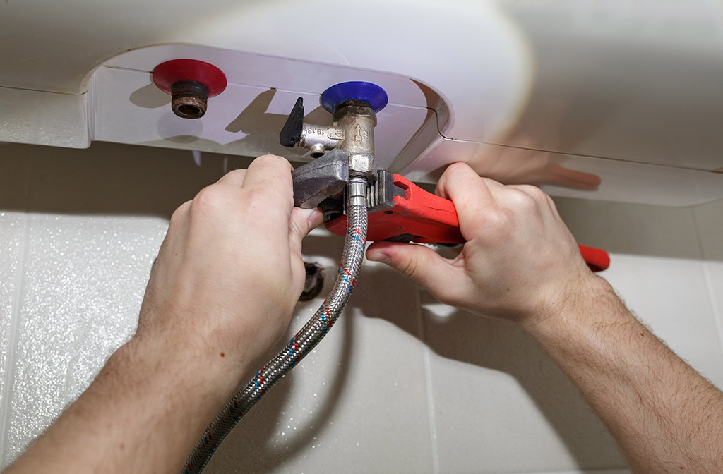 How much does it cost to have someone install a water heater?